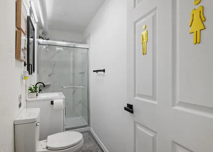 Bloomfield C Stylish And Cozy Private Bedroom, Shared Bathroom, With Free Parking Homestay