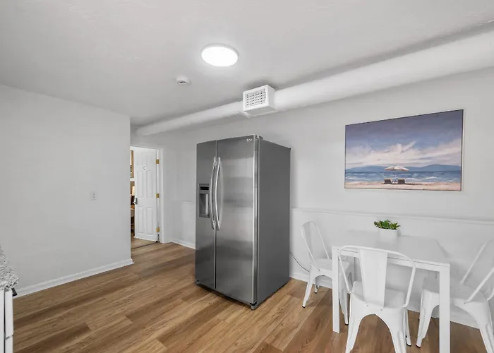 Bloomfield C Stylish And Cozy Private Bedroom, Shared Bathroom, With Free Parking Homestay *