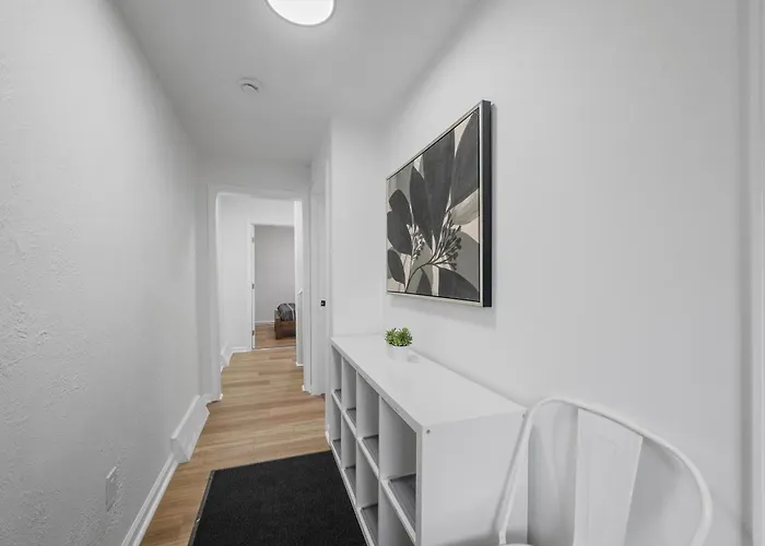 Homestay Bloomfield C Stylish And Cozy Private Bedroom, Shared Bathroom, With Free Parking *