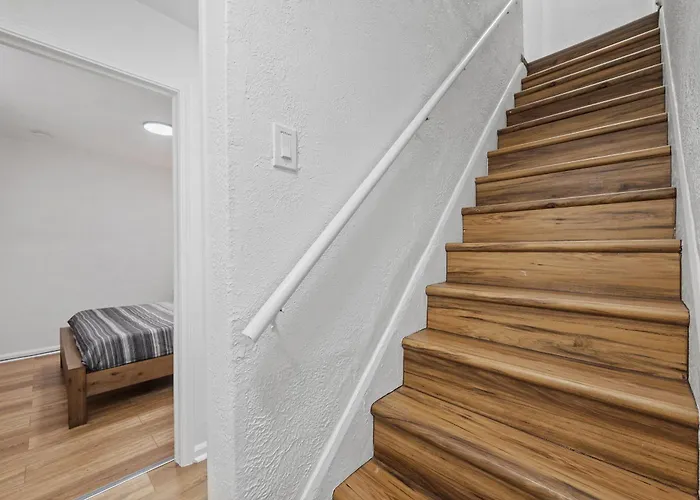 Homestay Bloomfield C Stylish And Cozy Private Bedroom, Shared Bathroom, With Free Parking