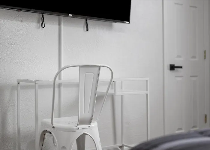 Bloomfield C Stylish And Cozy Private Bedroom, Shared Bathroom, With Free Parking Homestay