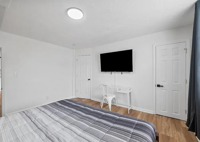 Homestay Bloomfield C Stylish And Cozy Private Bedroom, Shared Bathroom, With Free Parking Pittsburgh