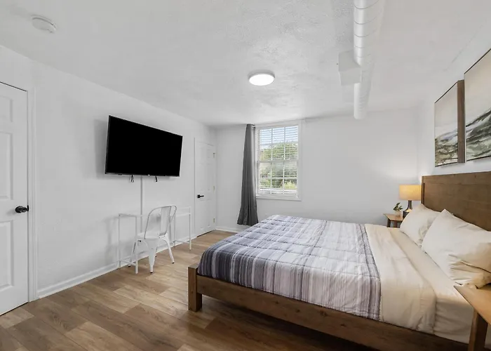 Bloomfield C Stylish And Cozy Private Bedroom, Shared Bathroom, With Free Parking Homestay Pittsburgh